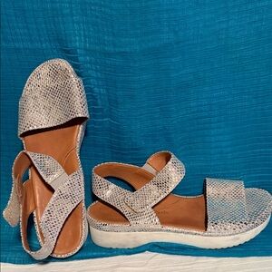 Chic Women's Sandals in Silver